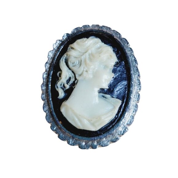 Unbranded Jewelry - Silver Tone Oval Cameo Brooch Pin Black Background Inset Approx 1-1/4x1"